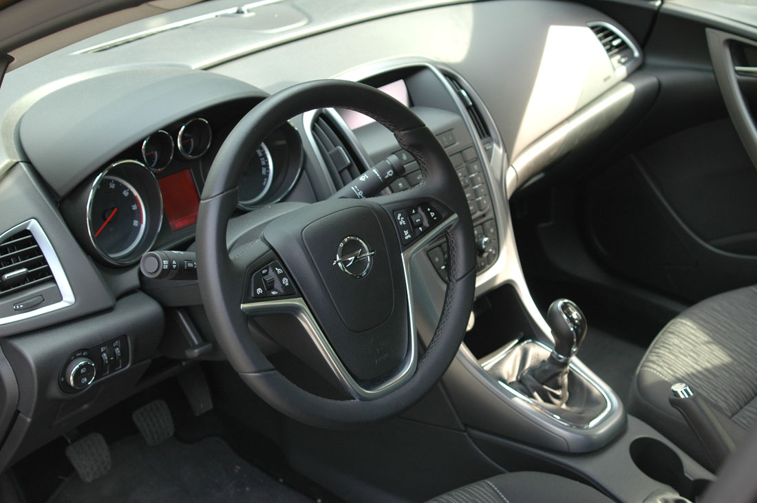 kokpit-astra-najboljiauto