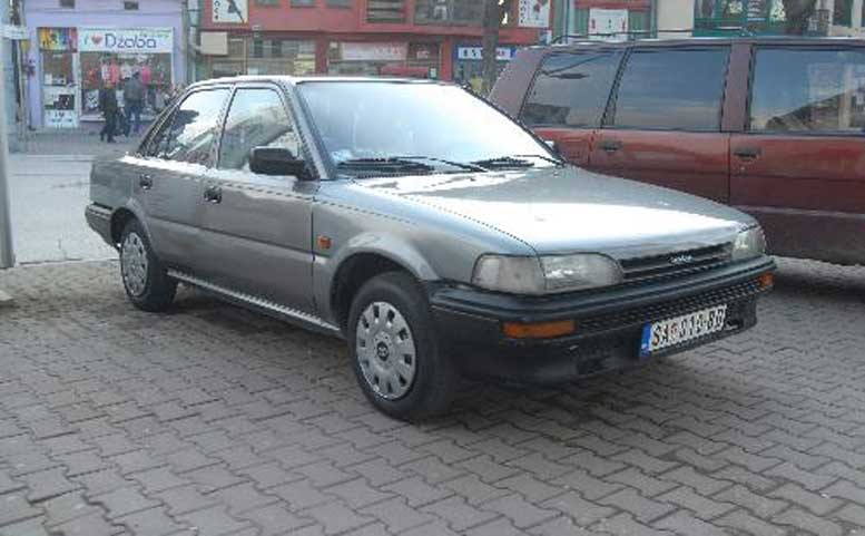 toyota-corolla-1990